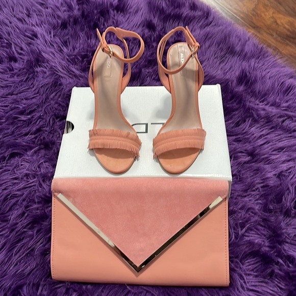 Heel & clutch set. Peachy/Salmon Pink color. Shoe Sz 7 - Picture 2 of 4